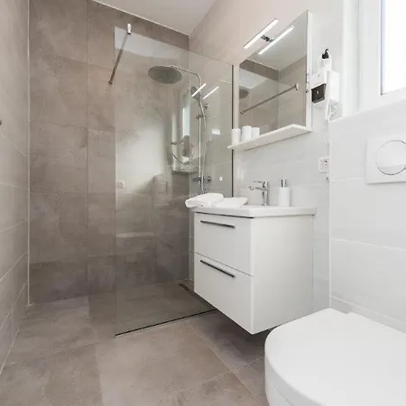 Villa Amazing In With Outdoor Swimming Pool, Sauna And Wifi *