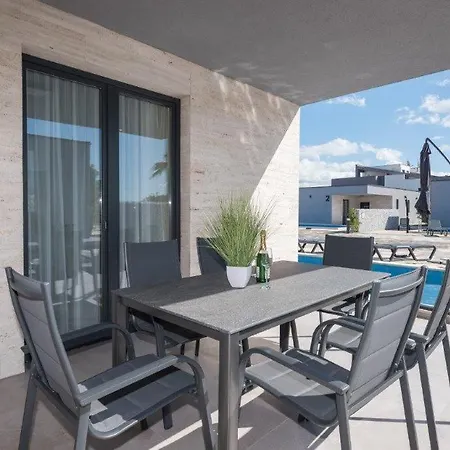 Amazing In With Outdoor Swimming Pool, Sauna And Wifi Villa