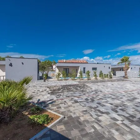 Villa Amazing In With Outdoor Swimming Pool, Sauna And Wifi