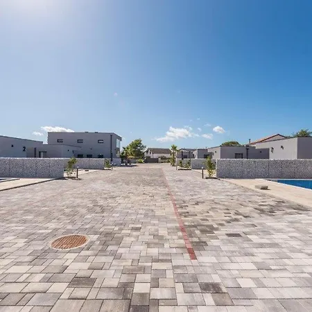 Amazing In With Outdoor Swimming Pool, Sauna And Wifi Villa Vir