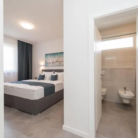 Amazing In With Outdoor Swimming Pool, Sauna And Wifi